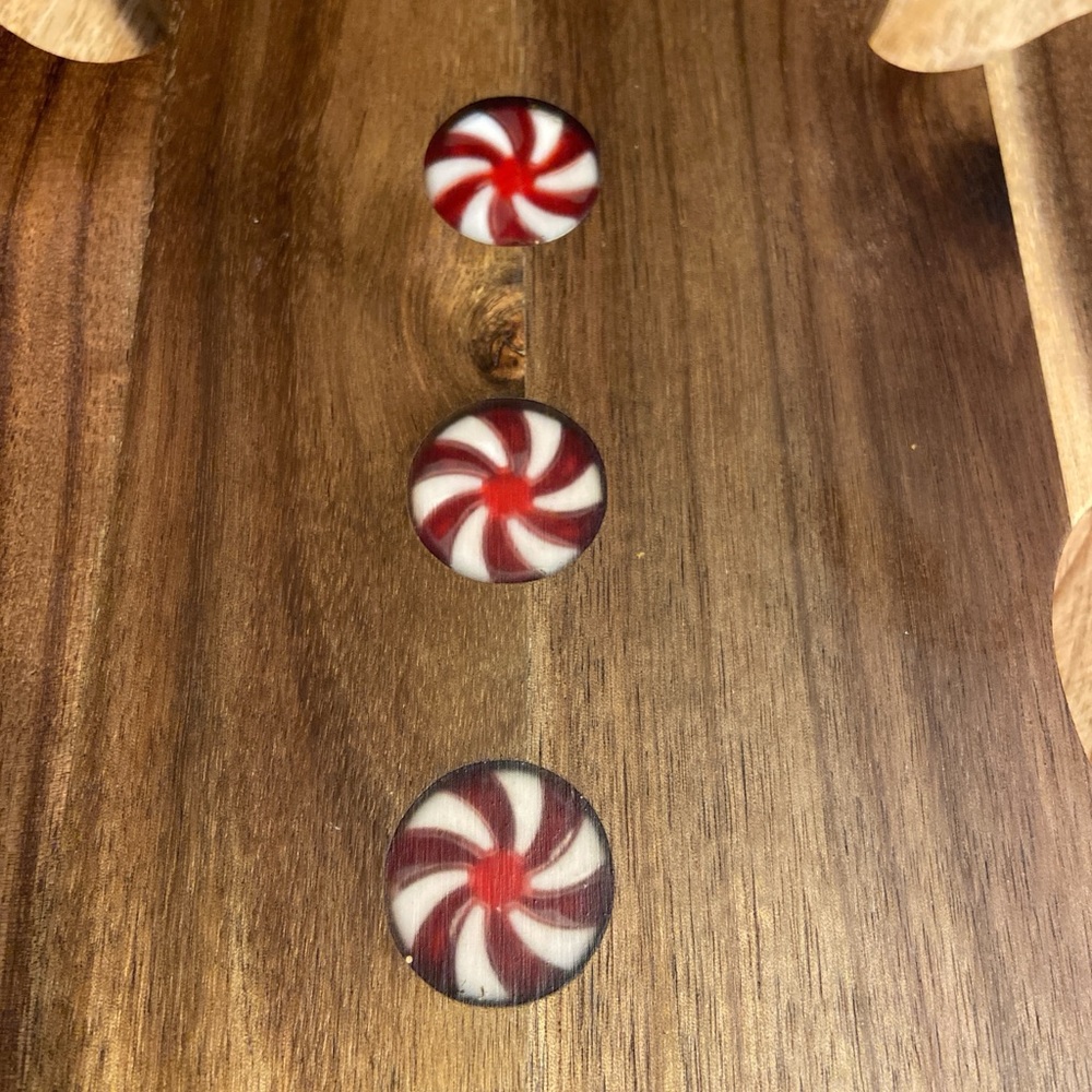 Gingerbread Man Wooden Board with Peppermint Accents - Picture 3 of 7